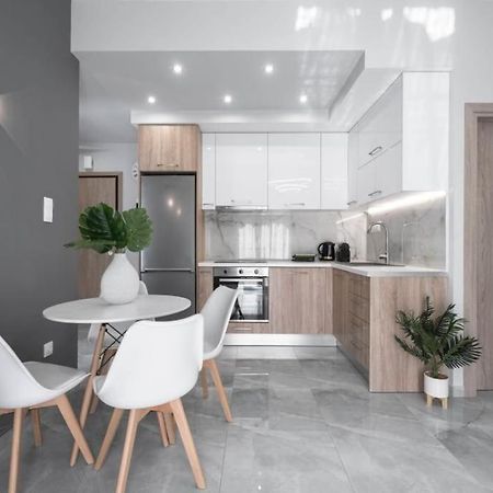 Soleggiato Minimal Apartment Tesalonika Bagian luar foto