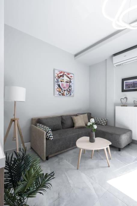 Soleggiato Minimal Apartment Tesalonika Bagian luar foto