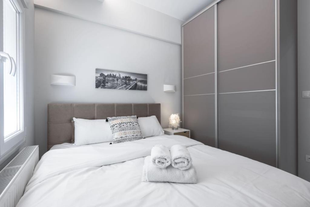 Soleggiato Minimal Apartment Tesalonika Bagian luar foto