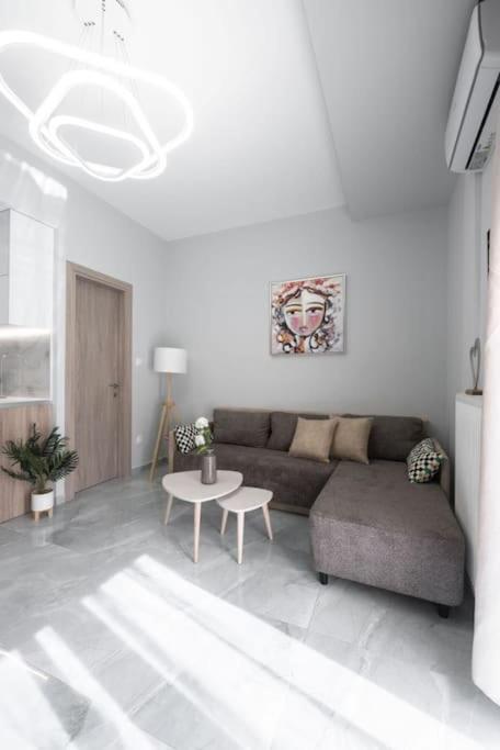 Soleggiato Minimal Apartment Tesalonika Bagian luar foto