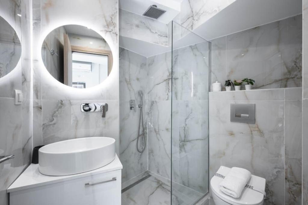 Soleggiato Minimal Apartment Tesalonika Bagian luar foto