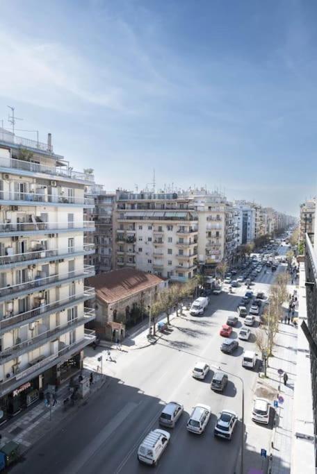 Soleggiato Minimal Apartment Tesalonika Bagian luar foto
