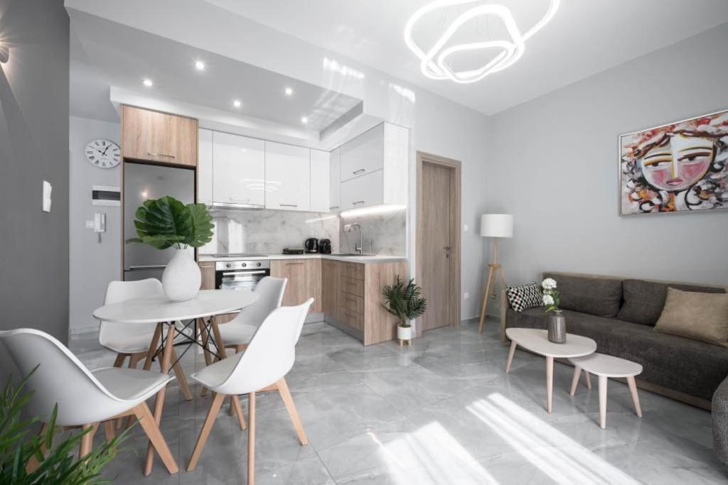 Soleggiato Minimal Apartment Tesalonika Bagian luar foto