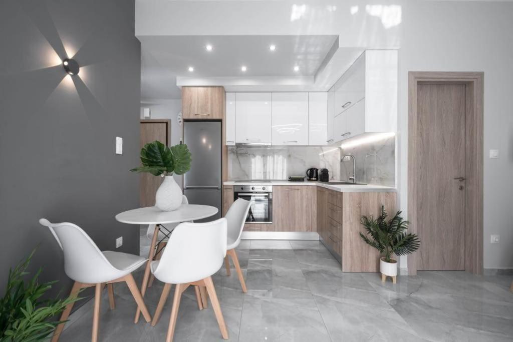 Soleggiato Minimal Apartment Tesalonika Bagian luar foto