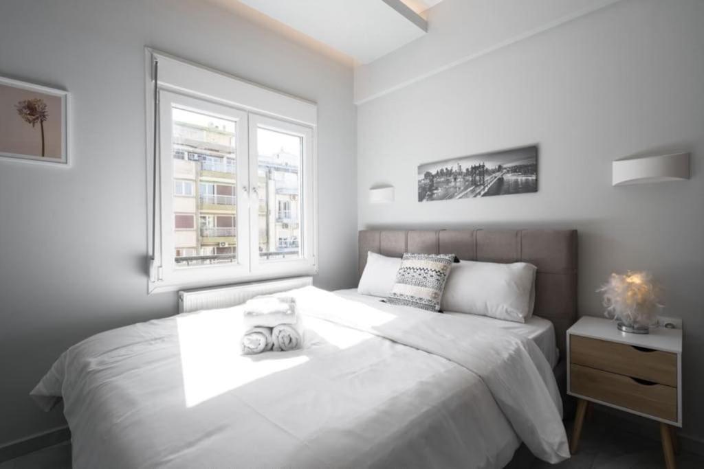 Soleggiato Minimal Apartment Tesalonika Bagian luar foto