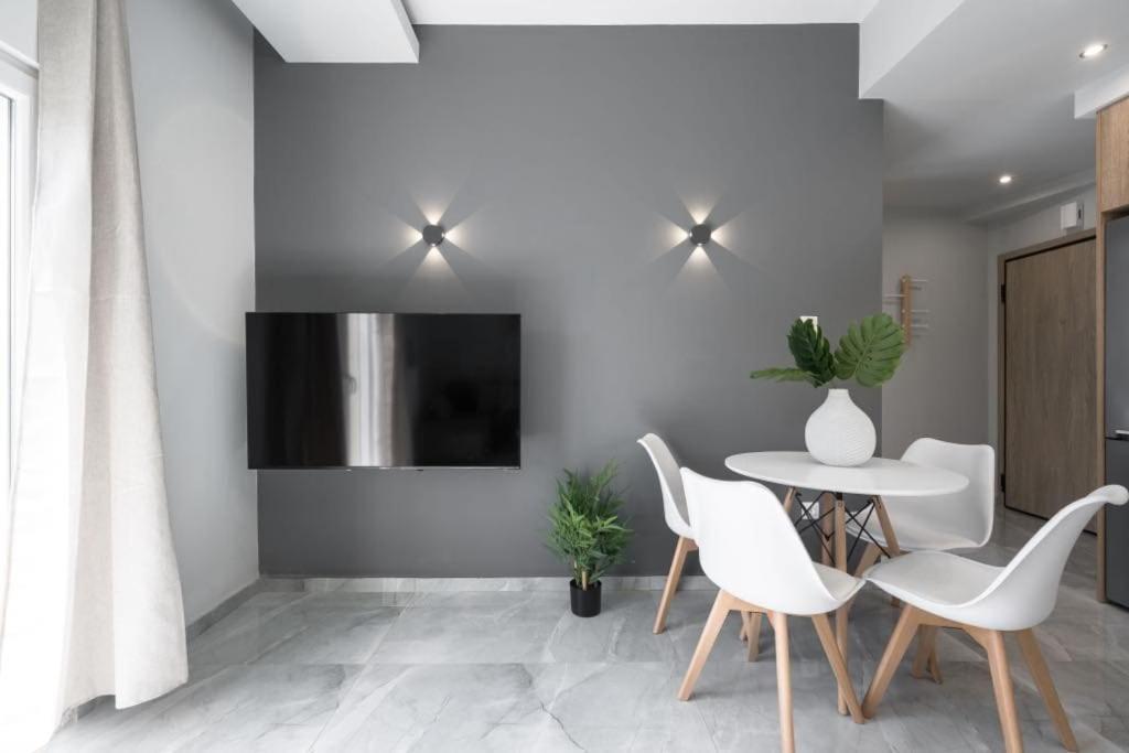 Soleggiato Minimal Apartment Tesalonika Bagian luar foto
