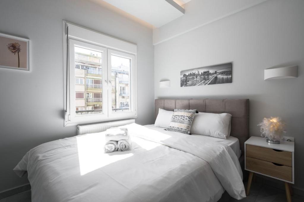 Soleggiato Minimal Apartment Tesalonika Bagian luar foto
