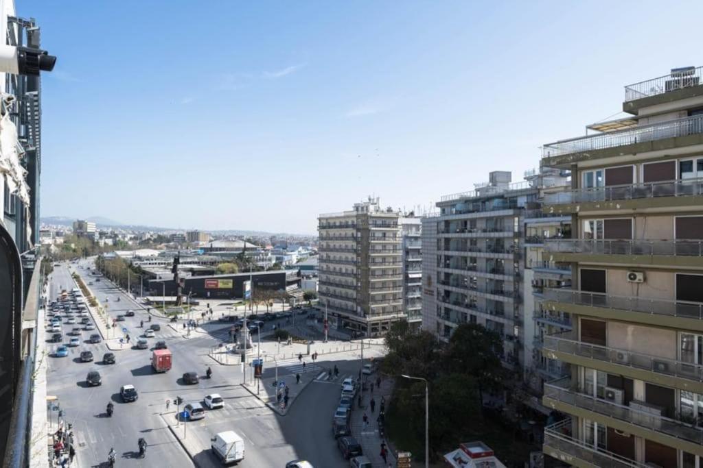 Soleggiato Minimal Apartment Tesalonika Bagian luar foto