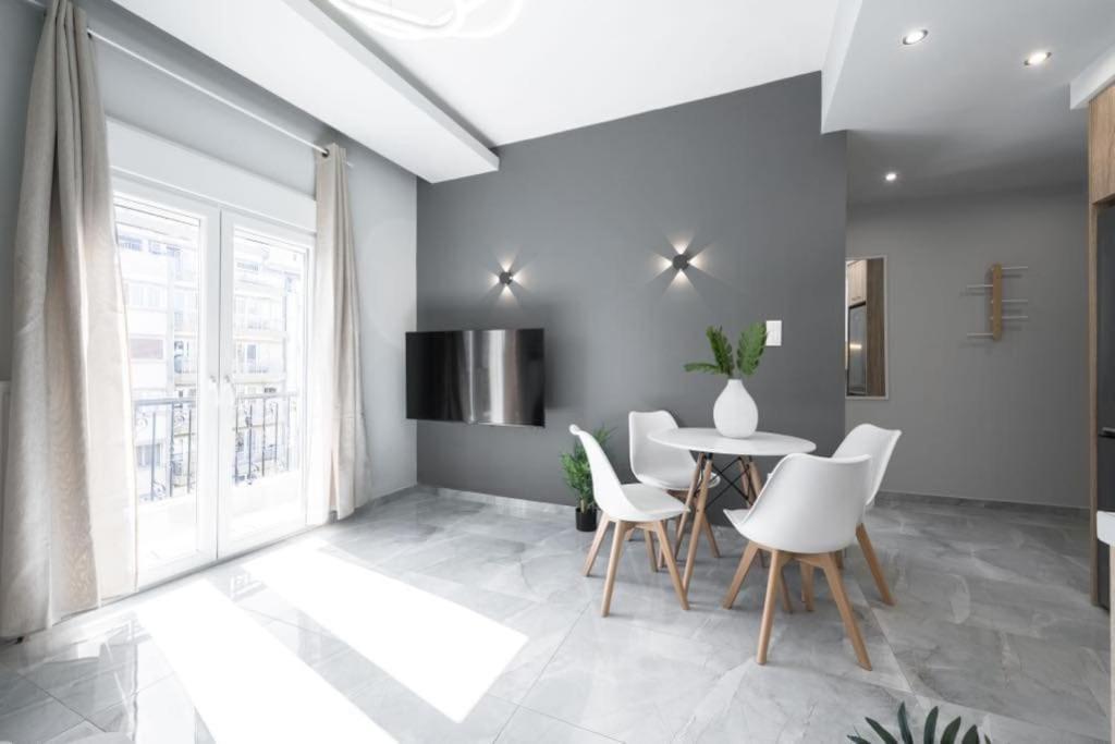 Soleggiato Minimal Apartment Tesalonika Bagian luar foto